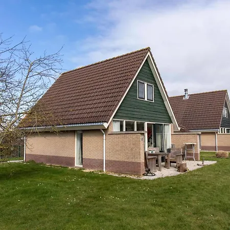 6 Op Recreatiepark De Wielen Appartement *