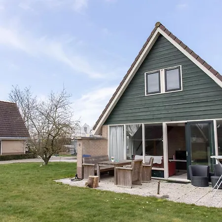 6 Op Recreatiepark De Wielen *