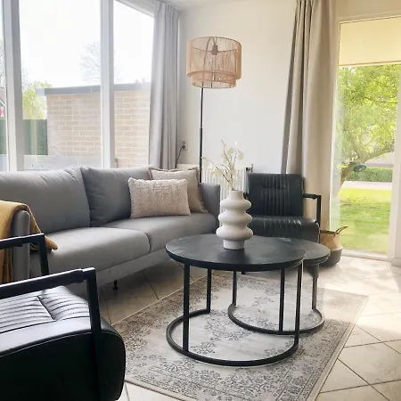 6 Op Recreatiepark De Wielen Appartement