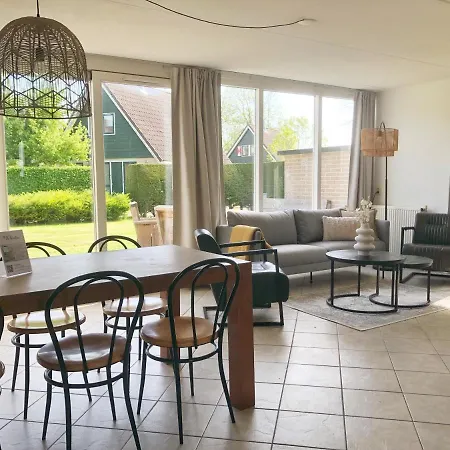 6 Op Recreatiepark De Wielen *