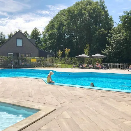 6 Op Recreatiepark De Wielen *