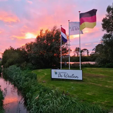 6 Op Recreatiepark De Wielen Appartement *