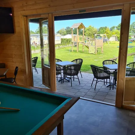 6 Op Recreatiepark De Wielen *