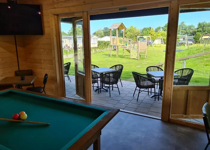 6 Op Recreatiepark De Wielen *