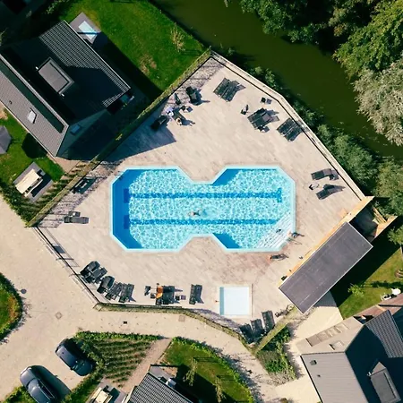 6 Op Recreatiepark De Wielen *