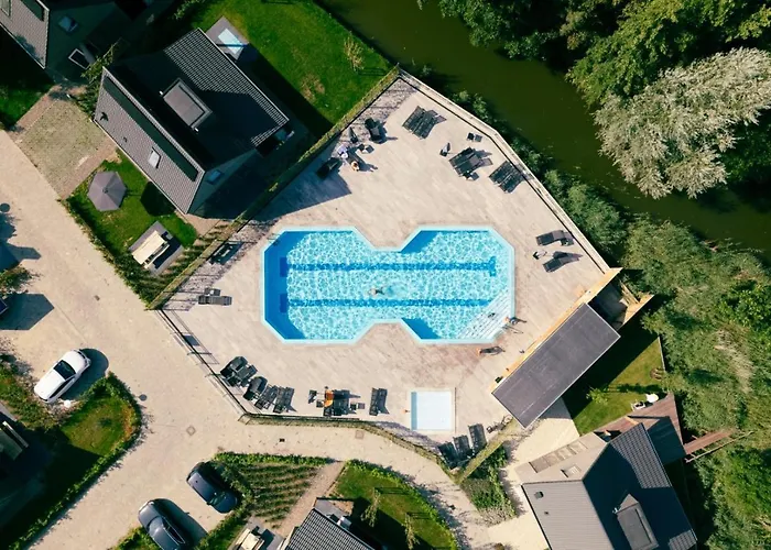 6 Op Recreatiepark De Wielen *