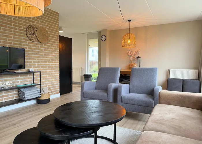 6 Op Recreatiepark De Wielen *